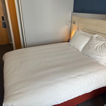 Holiday Inn Express Swindon City Centre By Ihg Екстер'єр фото