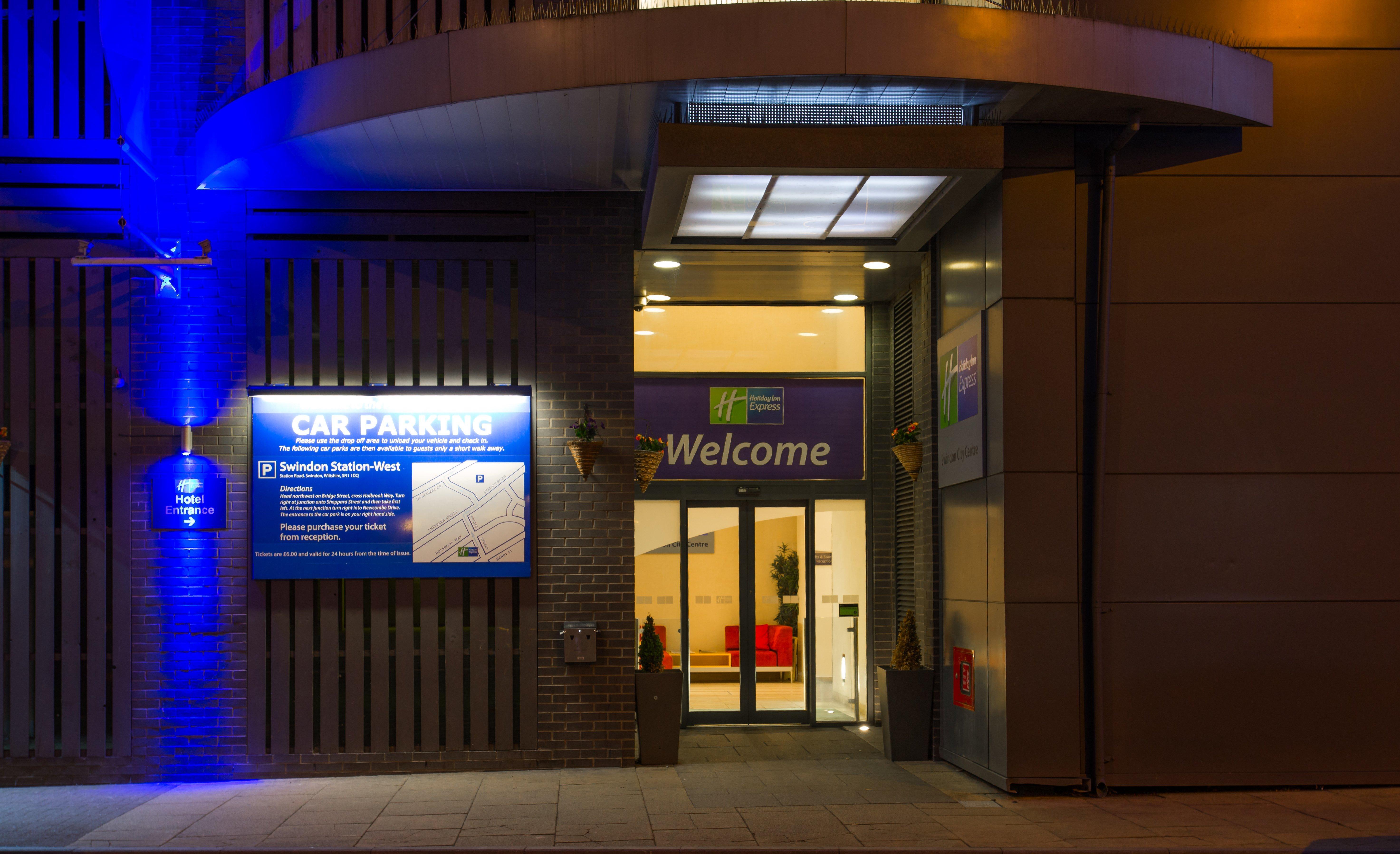 Holiday Inn Express Swindon City Centre By Ihg Екстер'єр фото