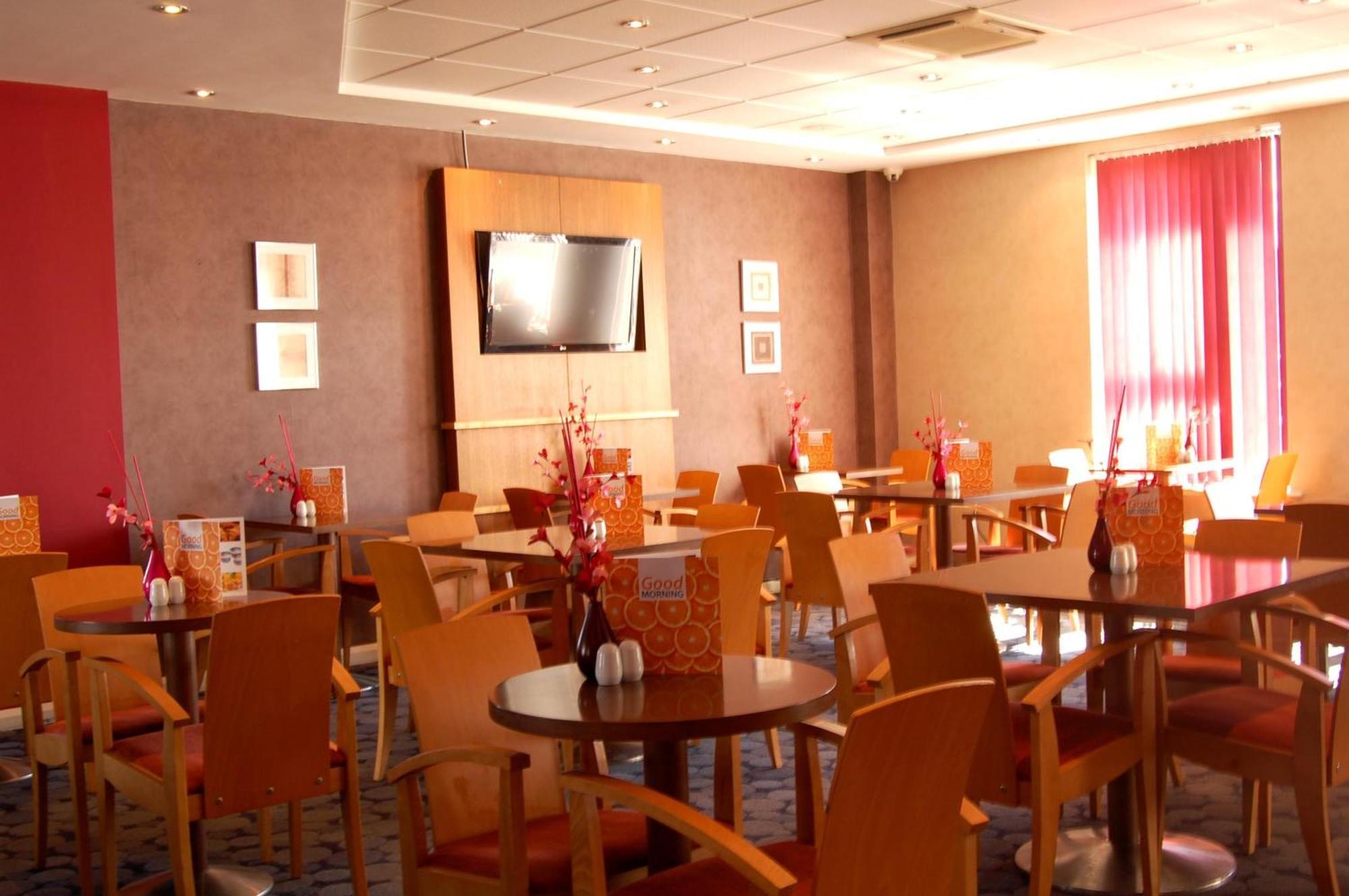 Holiday Inn Express Swindon City Centre By Ihg Екстер'єр фото