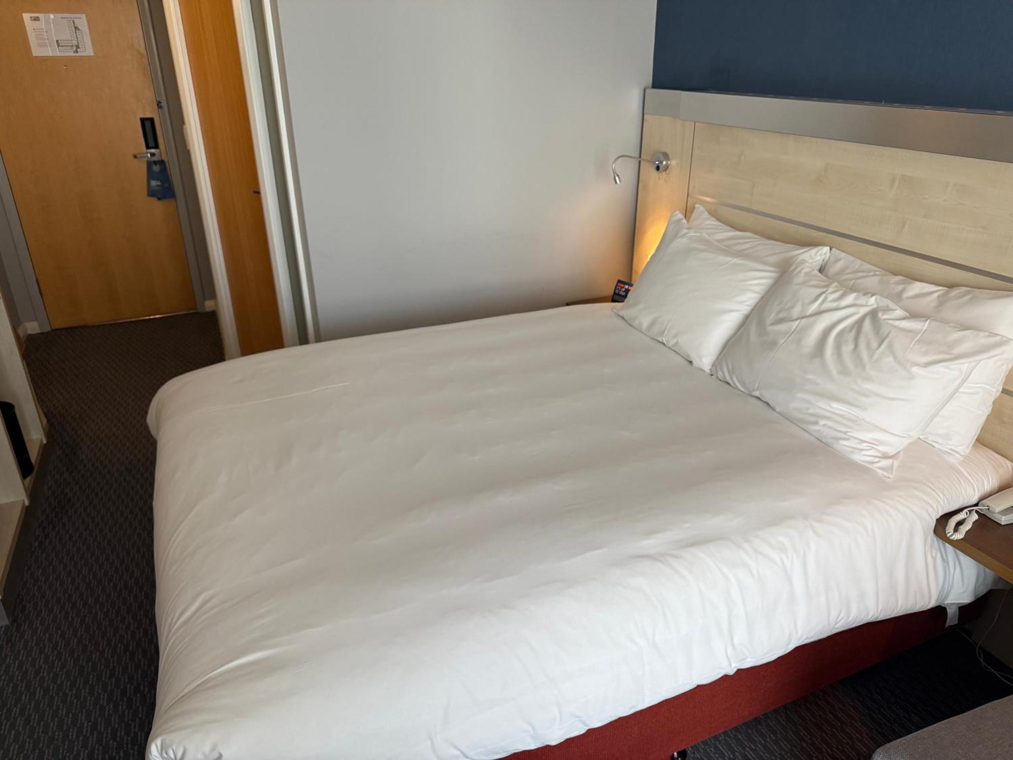 Holiday Inn Express Swindon City Centre By Ihg Екстер'єр фото