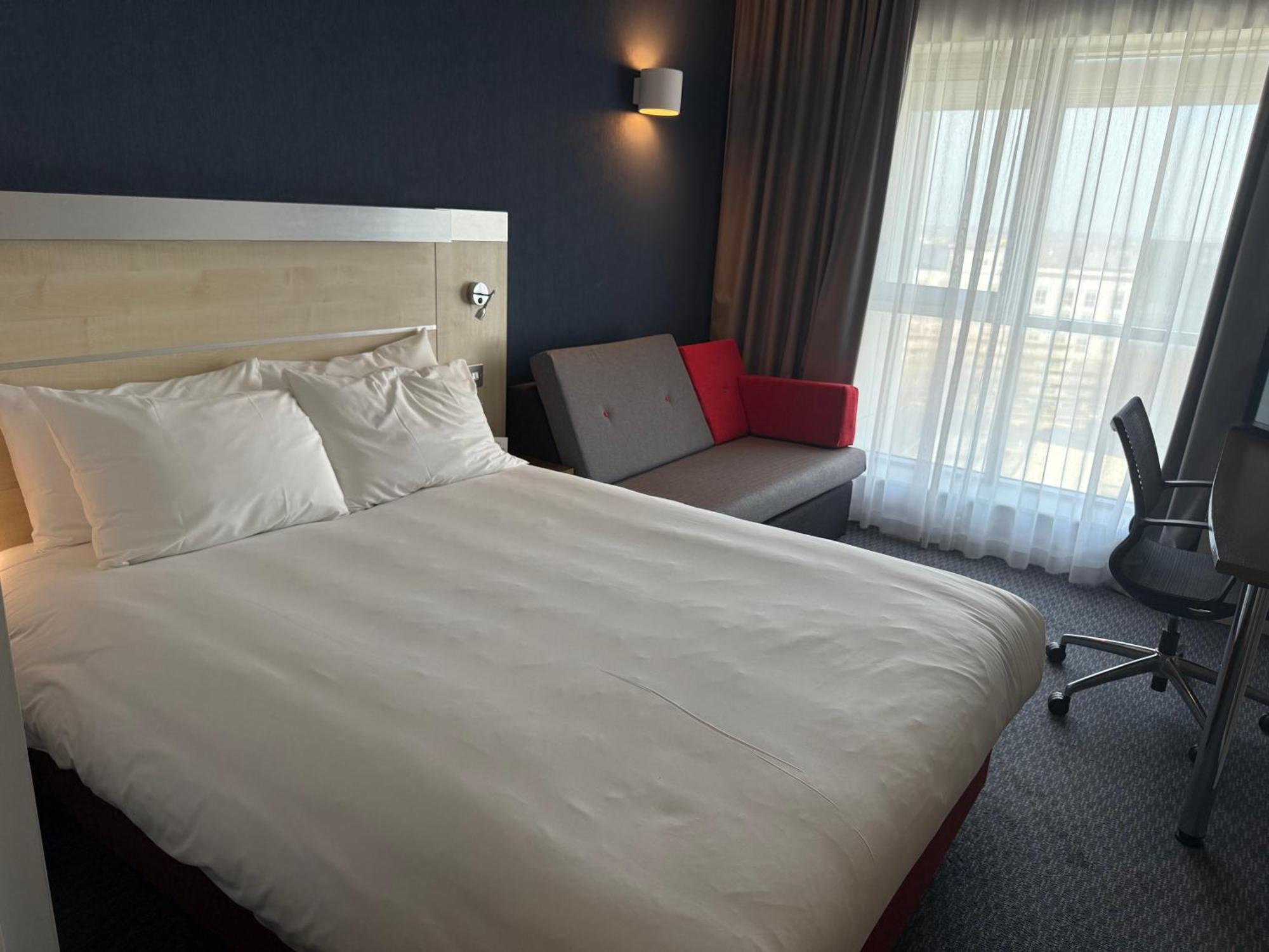 Holiday Inn Express Swindon City Centre By Ihg Екстер'єр фото