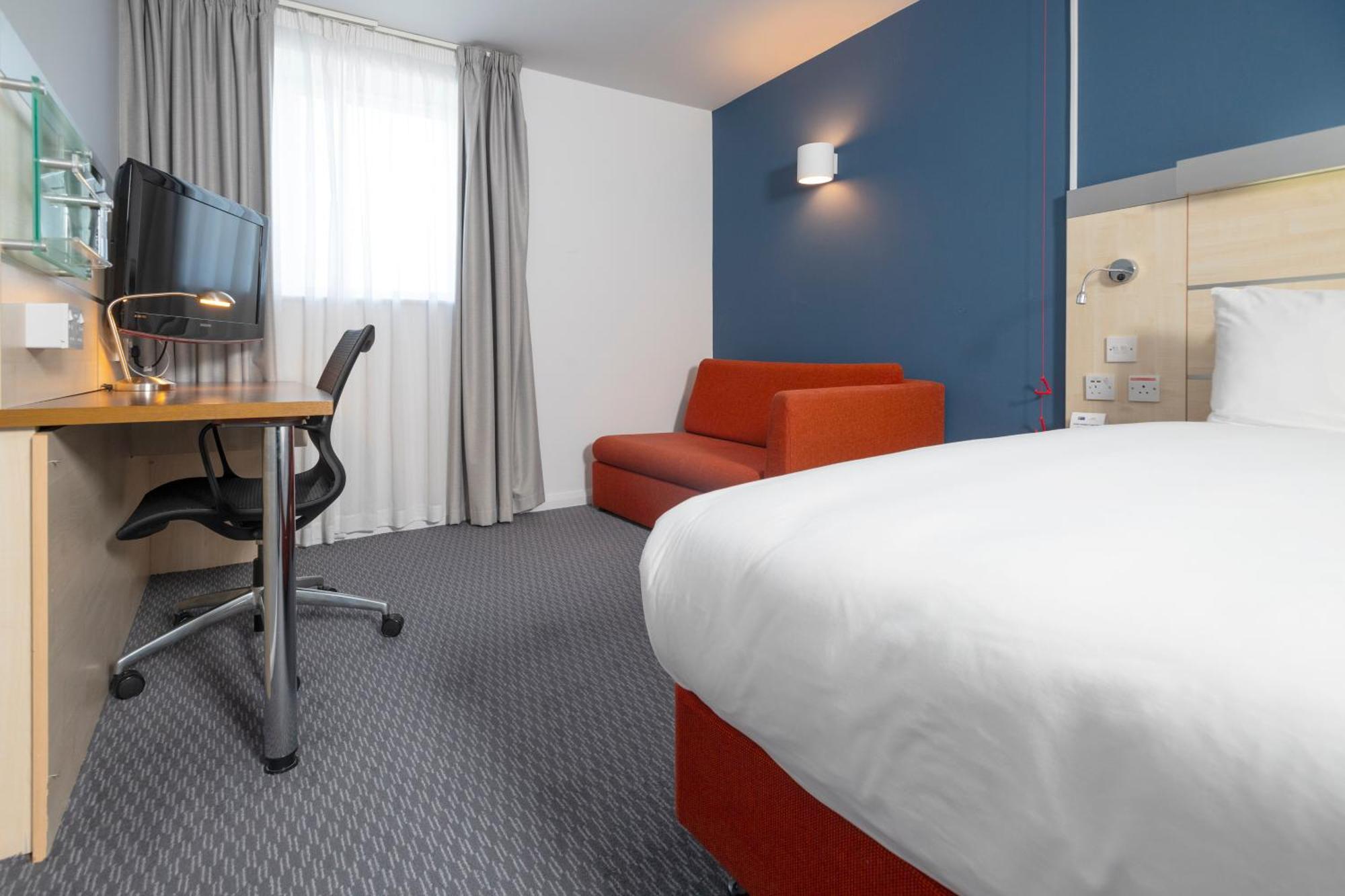 Holiday Inn Express Swindon City Centre By Ihg Екстер'єр фото