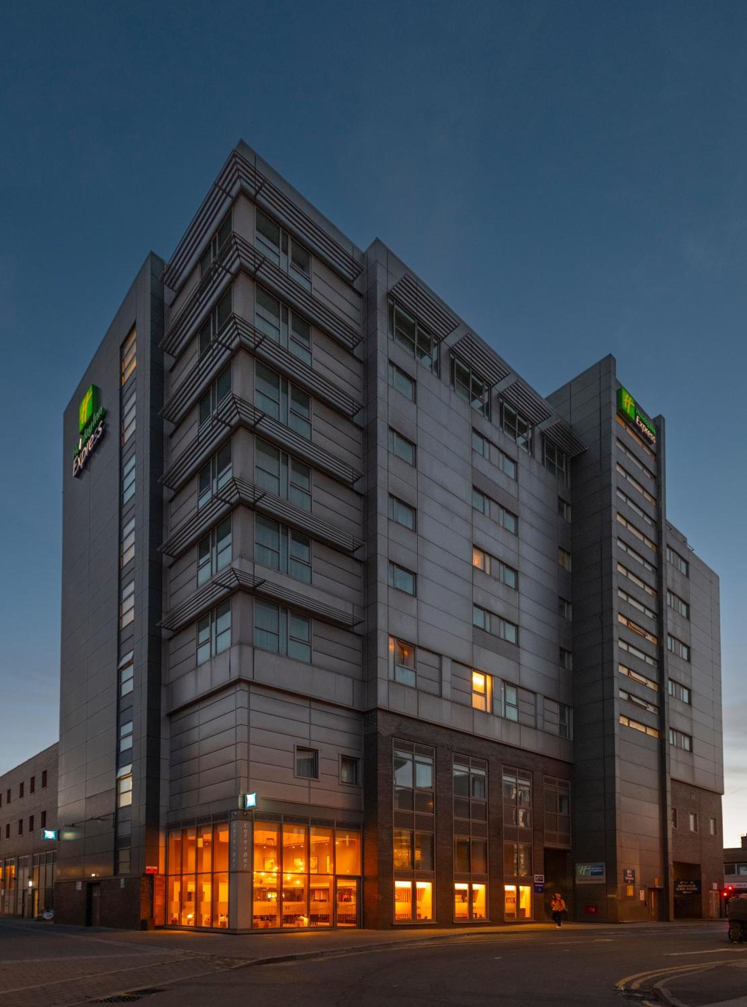 Holiday Inn Express Swindon City Centre By Ihg Екстер'єр фото