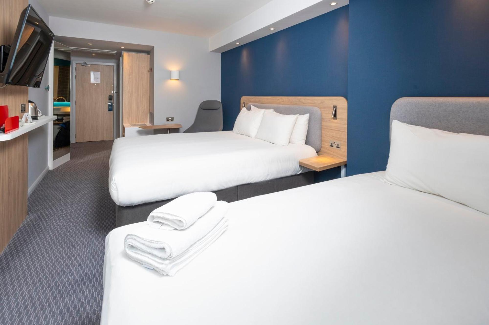 Holiday Inn Express Swindon City Centre By Ihg Екстер'єр фото