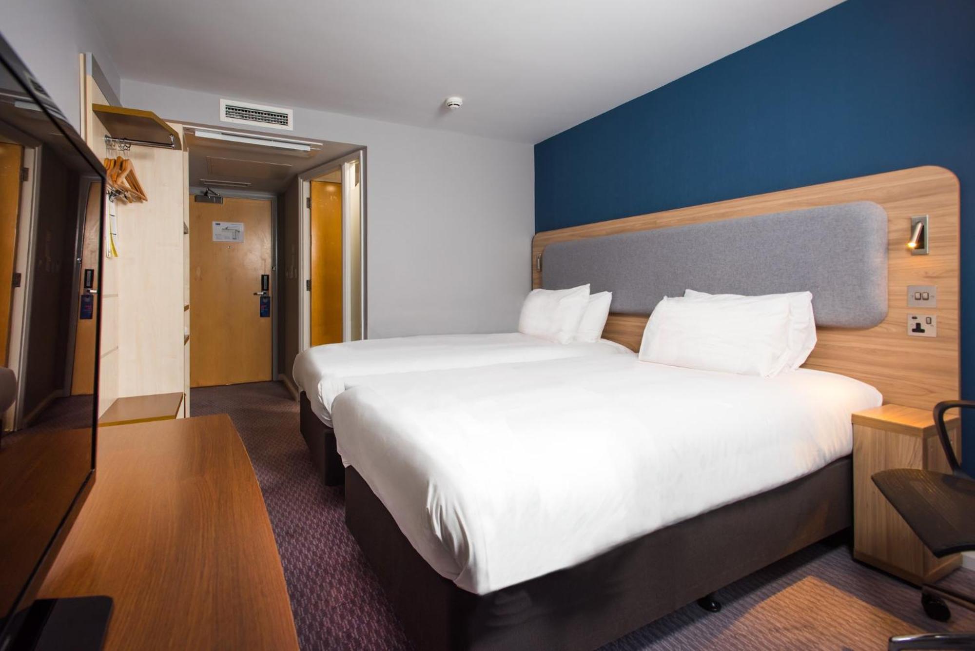 Holiday Inn Express Swindon City Centre By Ihg Екстер'єр фото