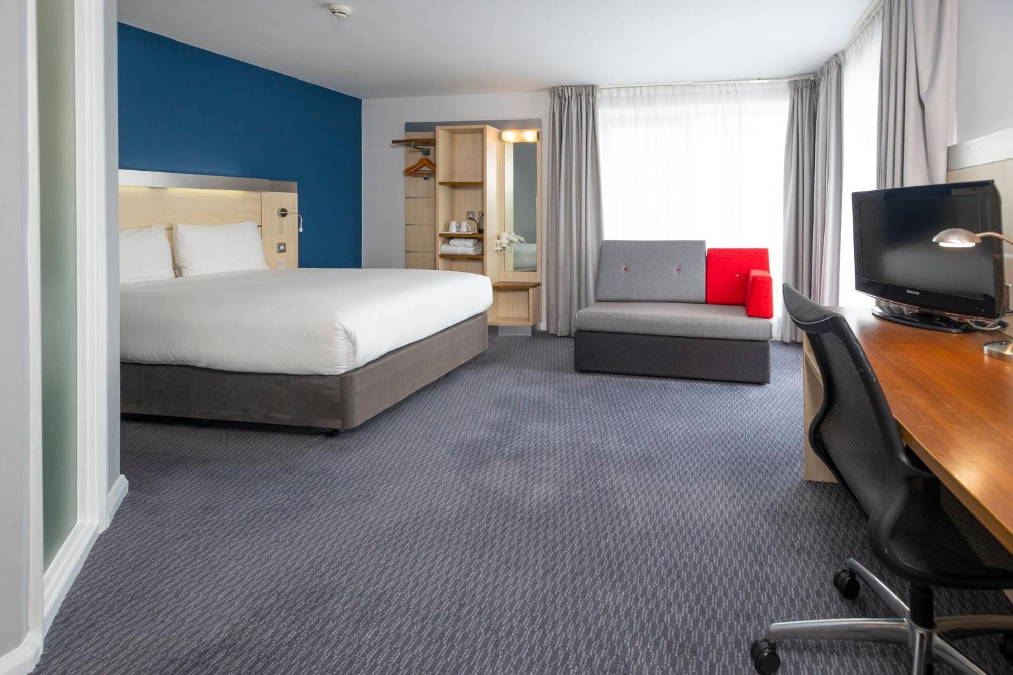 Holiday Inn Express Swindon City Centre By Ihg Екстер'єр фото