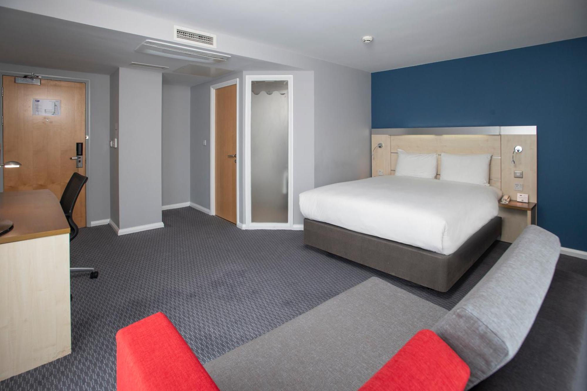 Holiday Inn Express Swindon City Centre By Ihg Екстер'єр фото