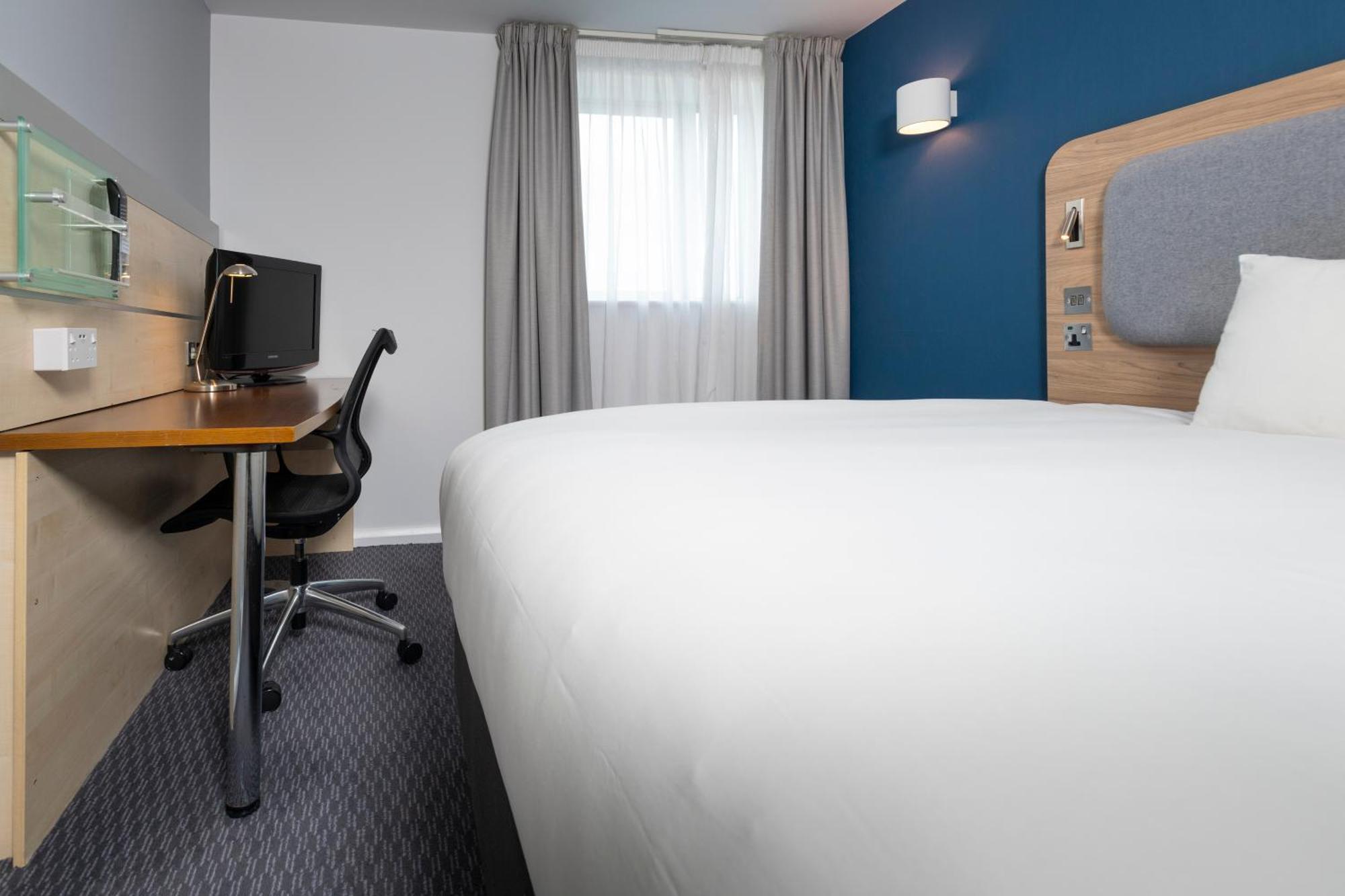 Holiday Inn Express Swindon City Centre By Ihg Екстер'єр фото