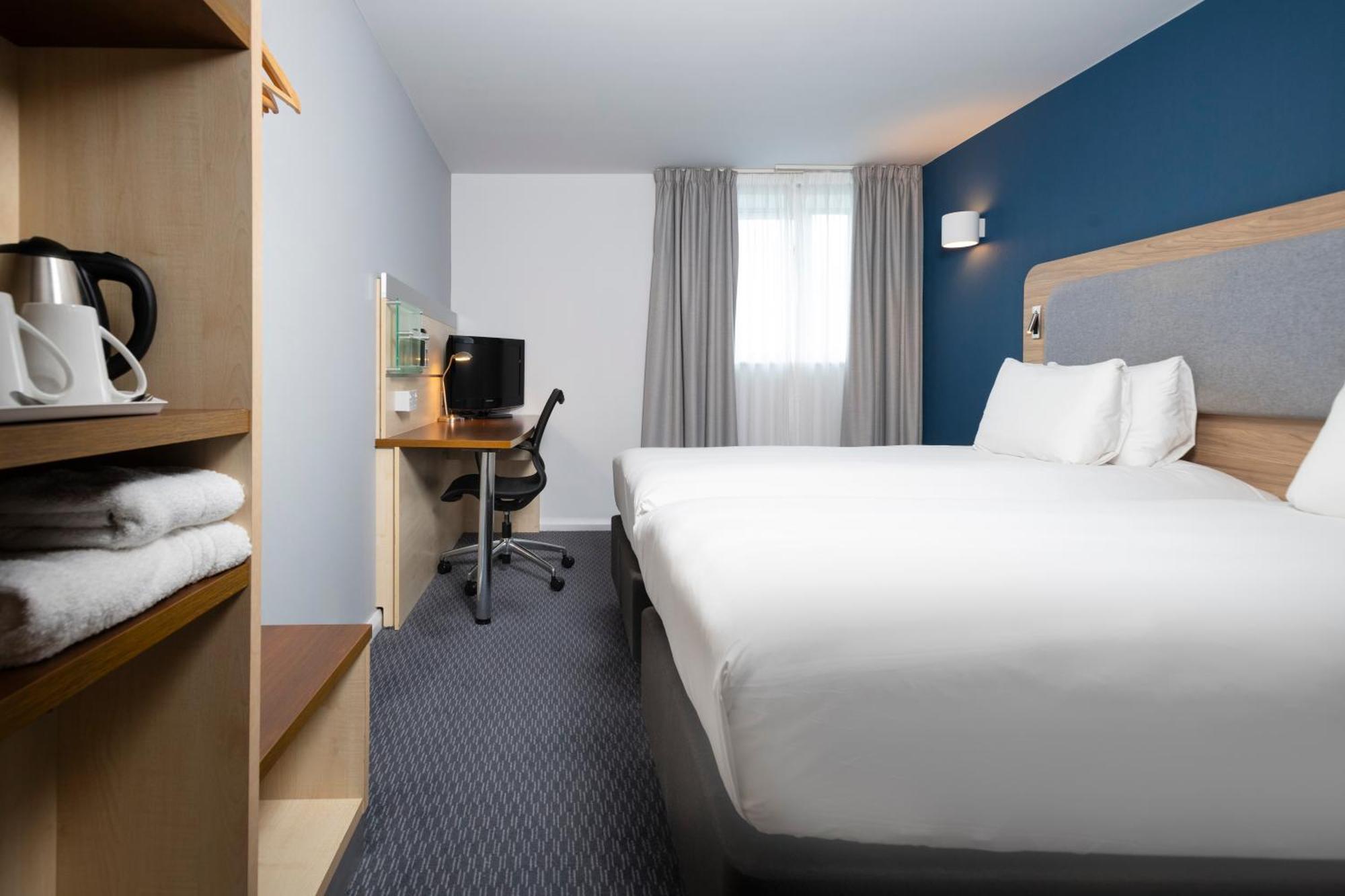 Holiday Inn Express Swindon City Centre By Ihg Екстер'єр фото
