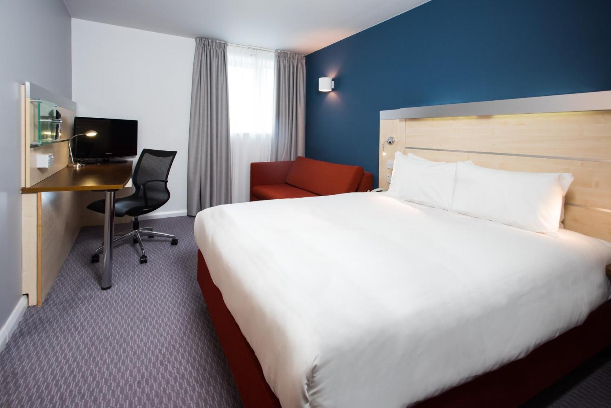 Holiday Inn Express Swindon City Centre By Ihg Екстер'єр фото