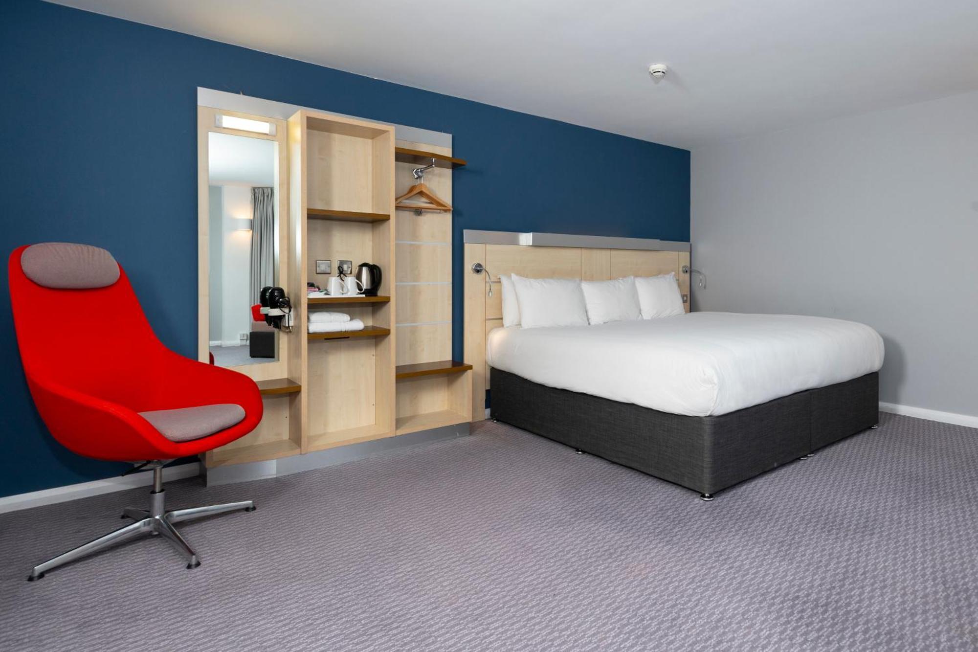 Holiday Inn Express Swindon City Centre By Ihg Екстер'єр фото