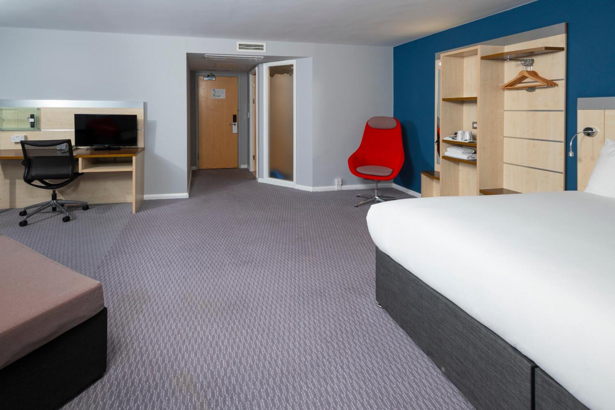 Holiday Inn Express Swindon City Centre By Ihg Екстер'єр фото