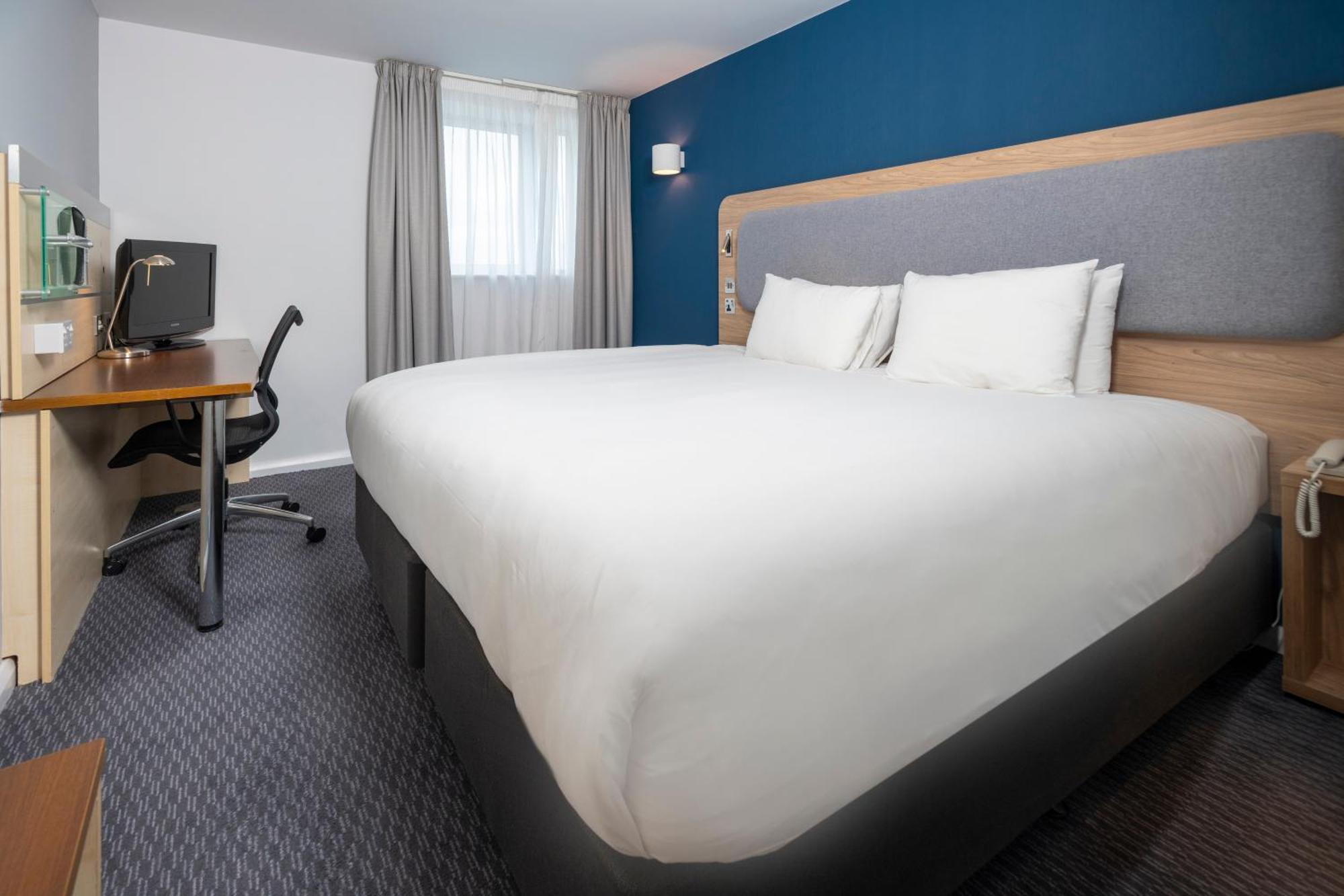 Holiday Inn Express Swindon City Centre By Ihg Екстер'єр фото