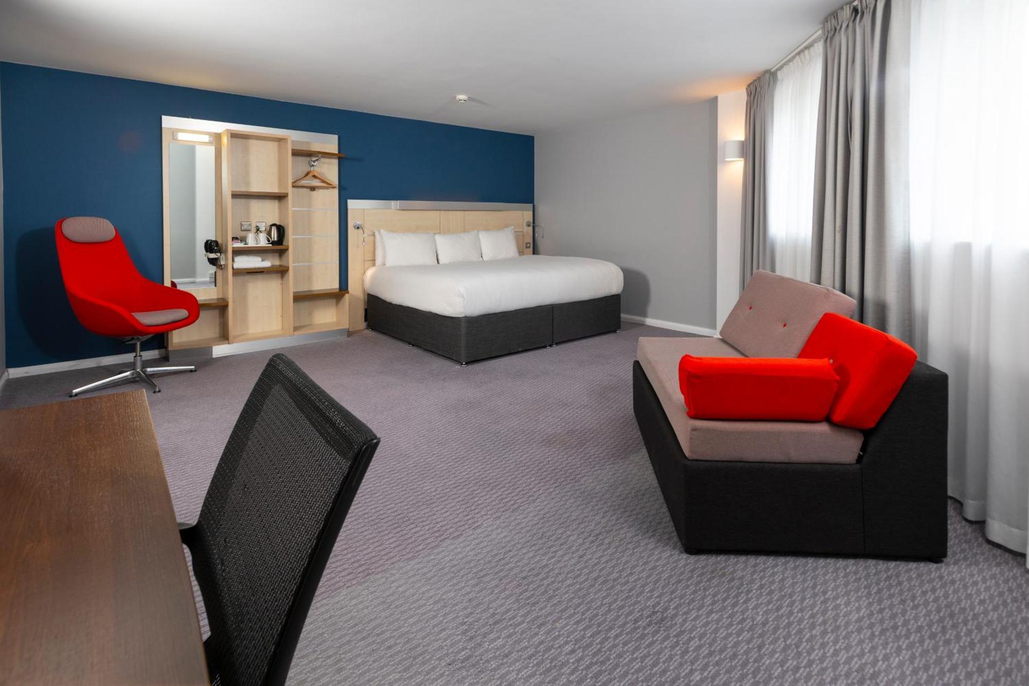 Holiday Inn Express Swindon City Centre By Ihg Екстер'єр фото