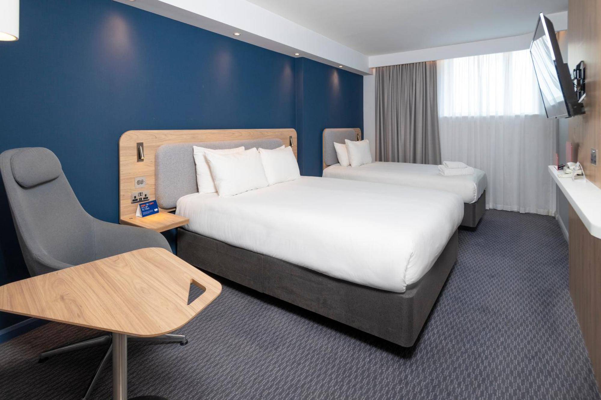 Holiday Inn Express Swindon City Centre By Ihg Екстер'єр фото