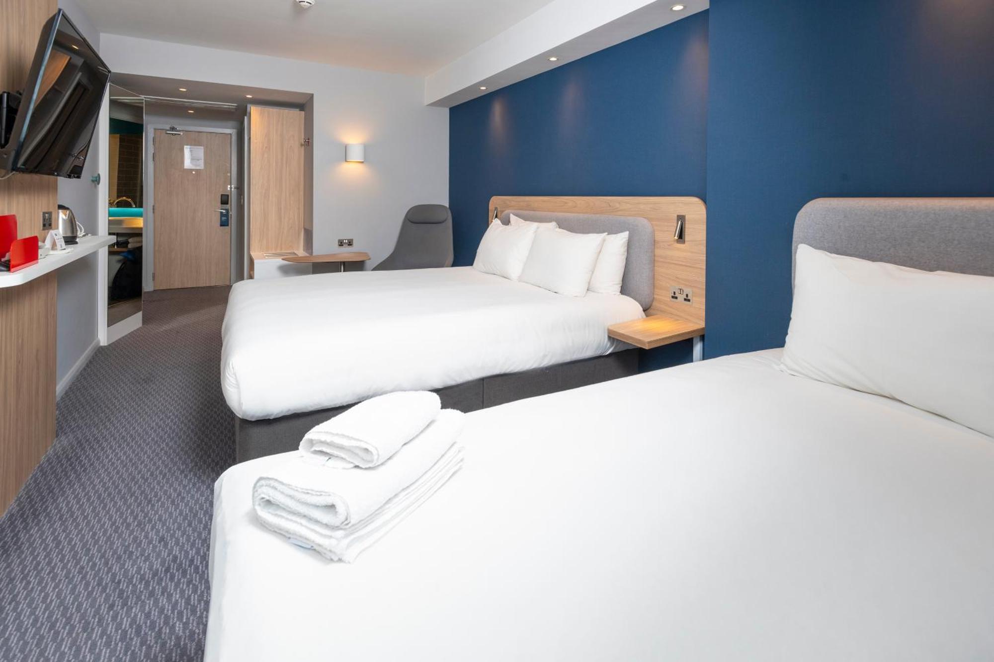 Holiday Inn Express Swindon City Centre By Ihg Екстер'єр фото