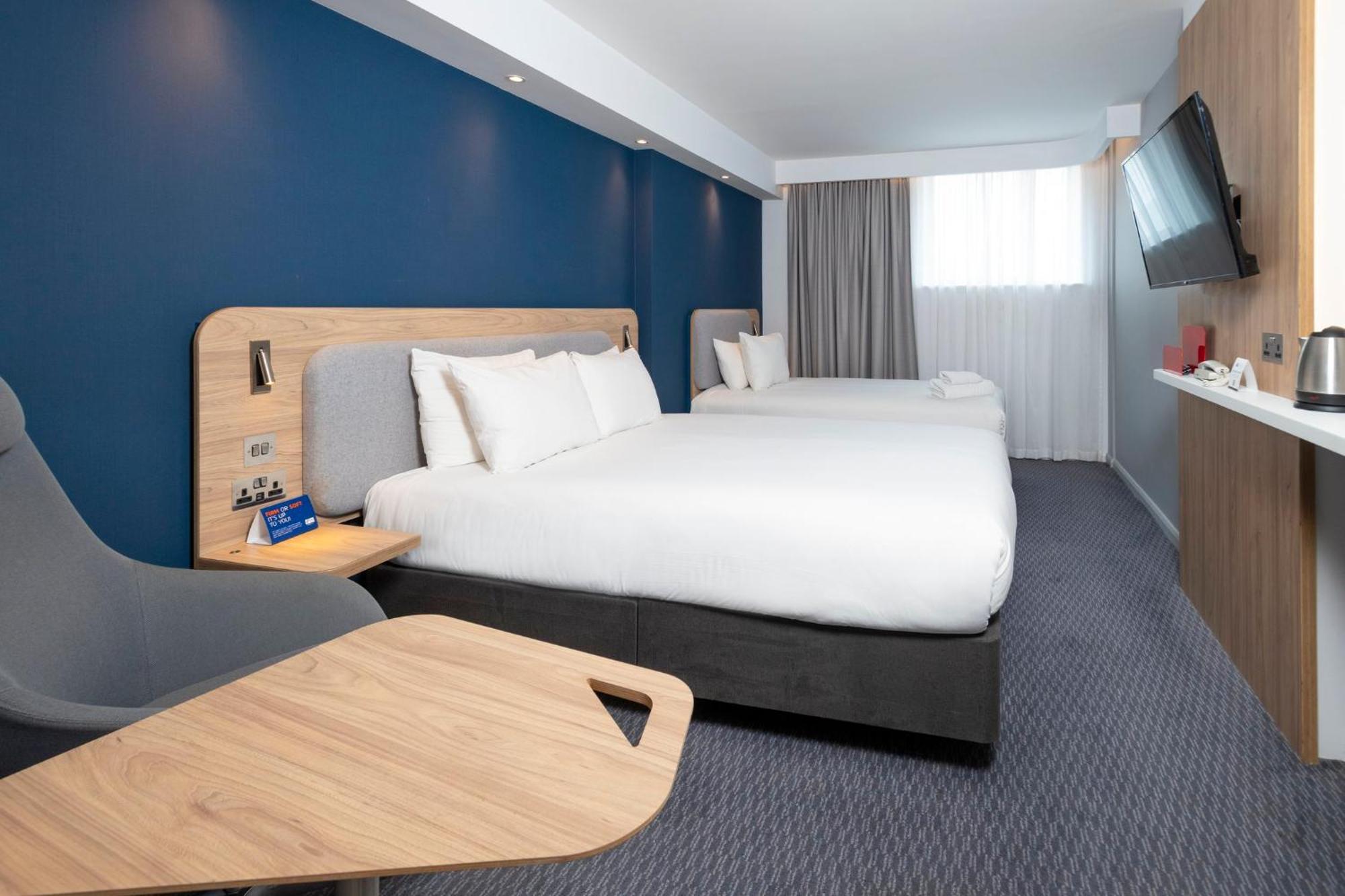 Holiday Inn Express Swindon City Centre By Ihg Екстер'єр фото